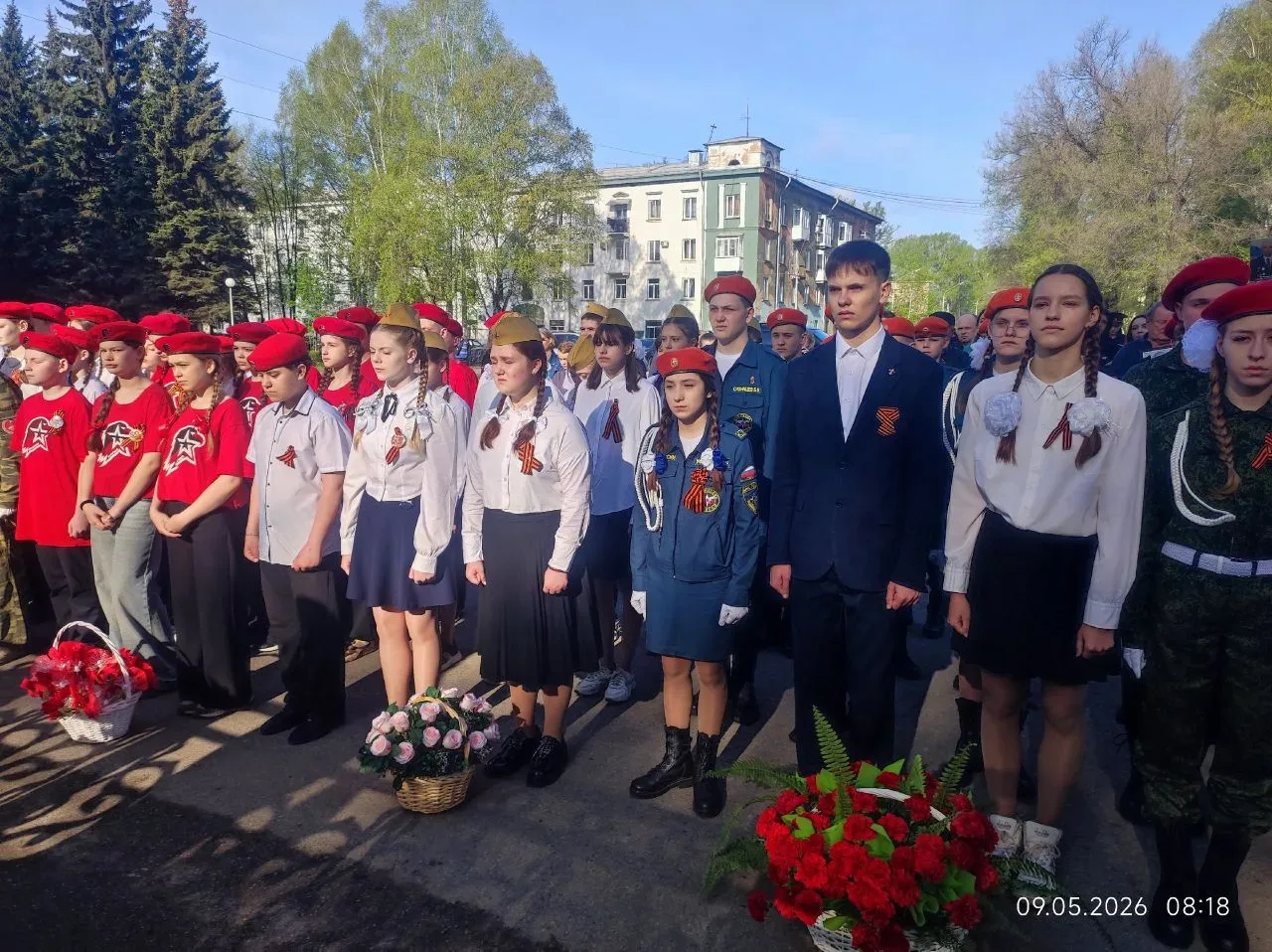Сегодня возле памятника "Воинам Орджоникидзевского района, погибшим в боях за Родину в период Велико