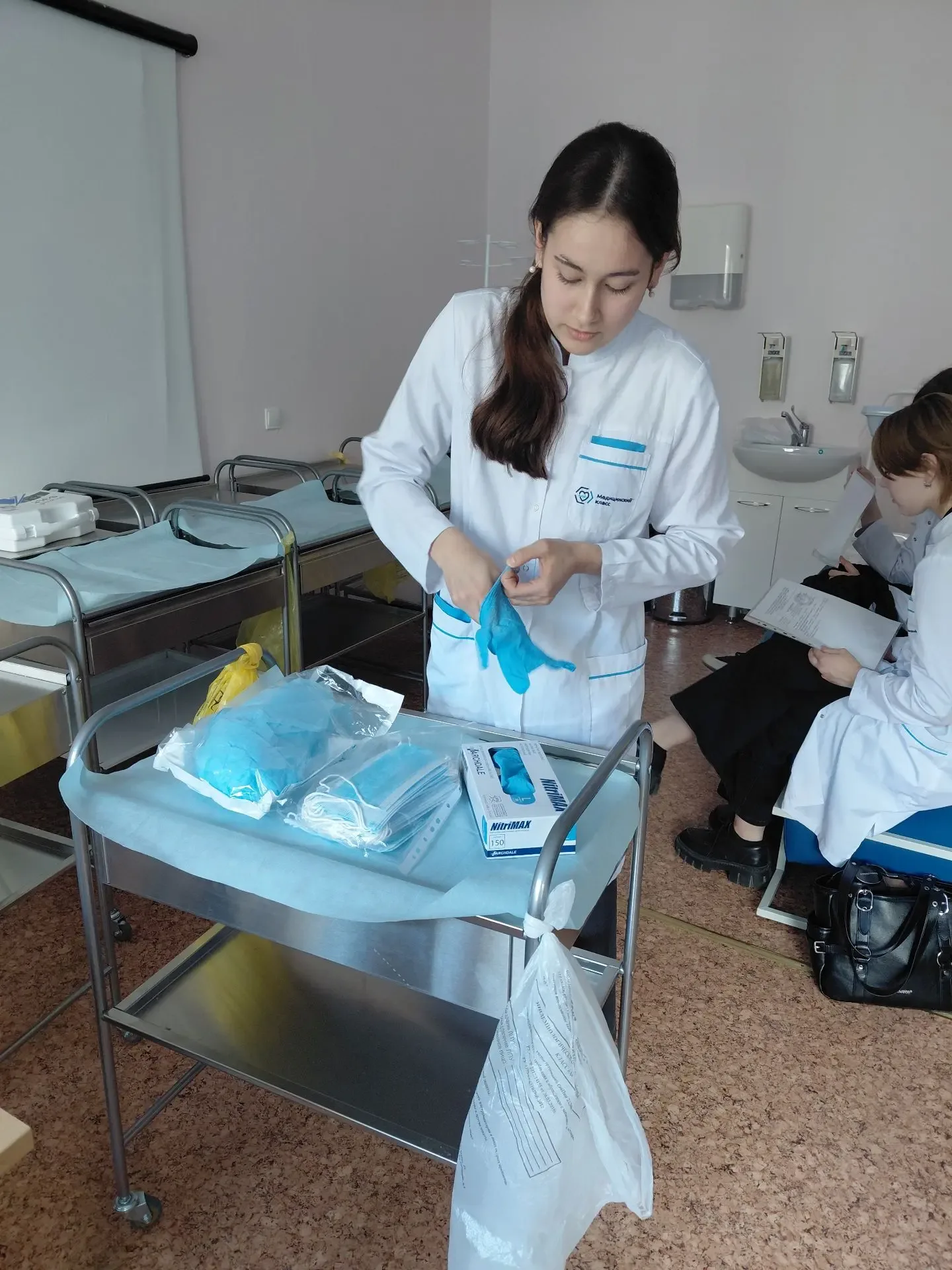 ‍🩺 Обучение в медицинском колледже по программе «Младшая медицинская сестра» закончилось успешной пр