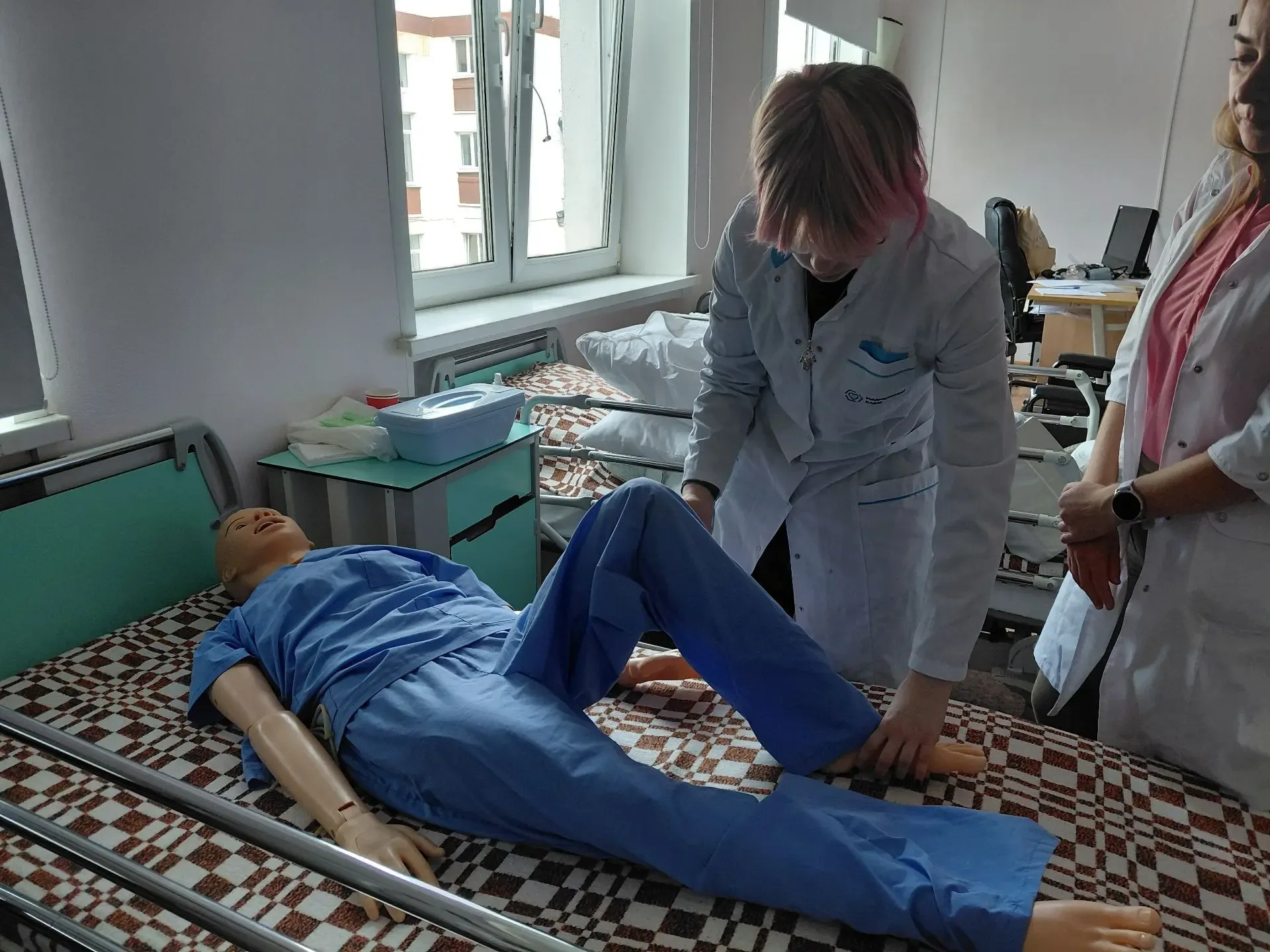 ‍🩺 Обучение в медицинском колледже по программе «Младшая медицинская сестра» закончилось успешной пр