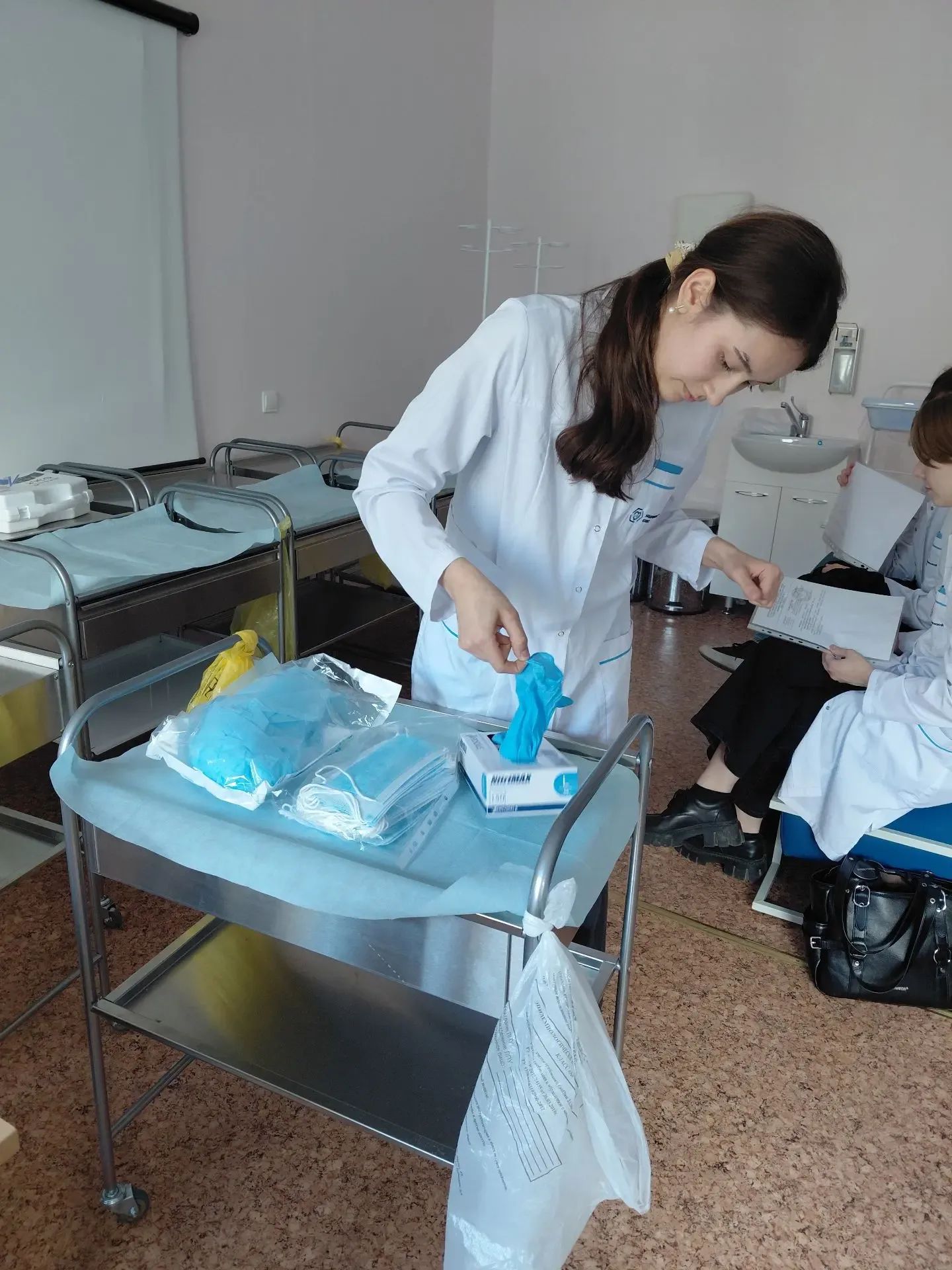 ‍🩺 Обучение в медицинском колледже по программе «Младшая медицинская сестра» закончилось успешной пр