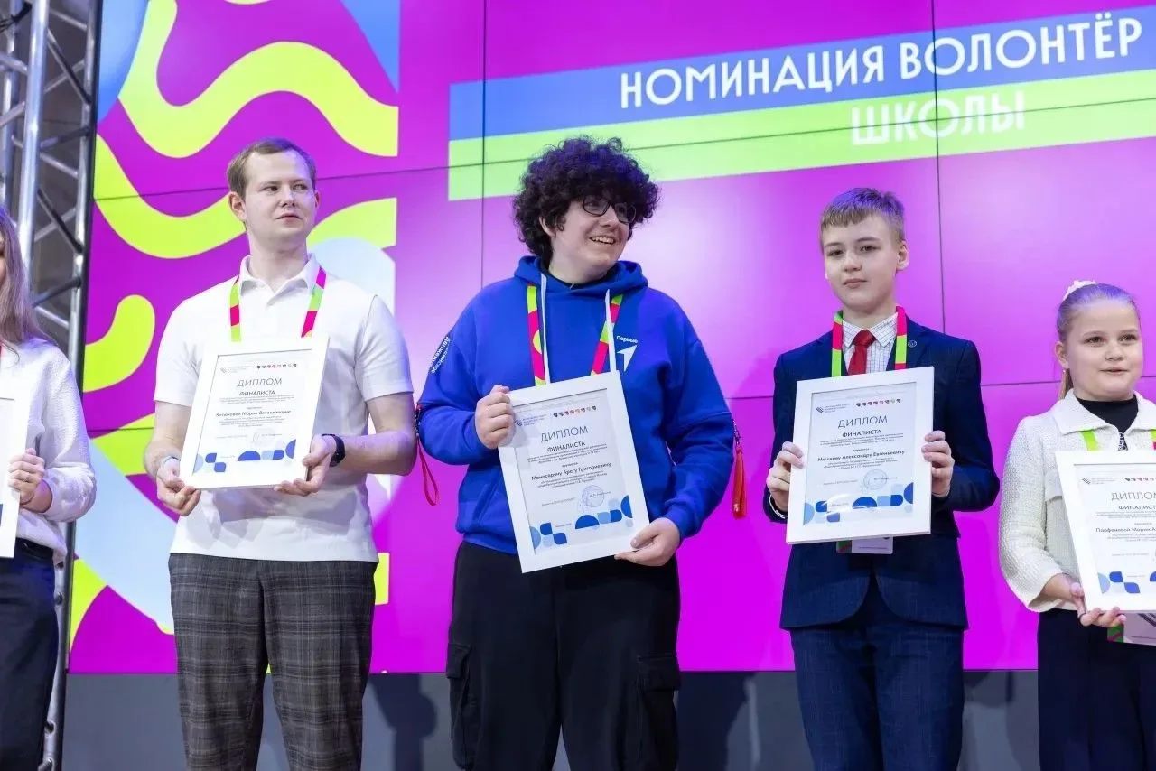 ❤️⭐ ГОРДОСТЬ ГИМНАЗИИ: Наш волонтер — в тройке лучших в Москве!  Это не просто успех — это историчес