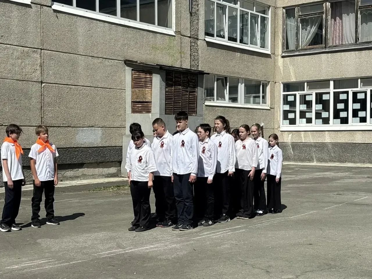 🎉 Смотр строя и песни «Марш Победы»! 🎖️  🎶 В пятницу, 8 мая, в нашей школе прошёл торжественный смот