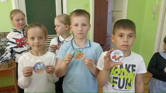 В преддверии Дня Победы воспитанники детского сада "Ленок" и участники движения «Орлята России» 2б и