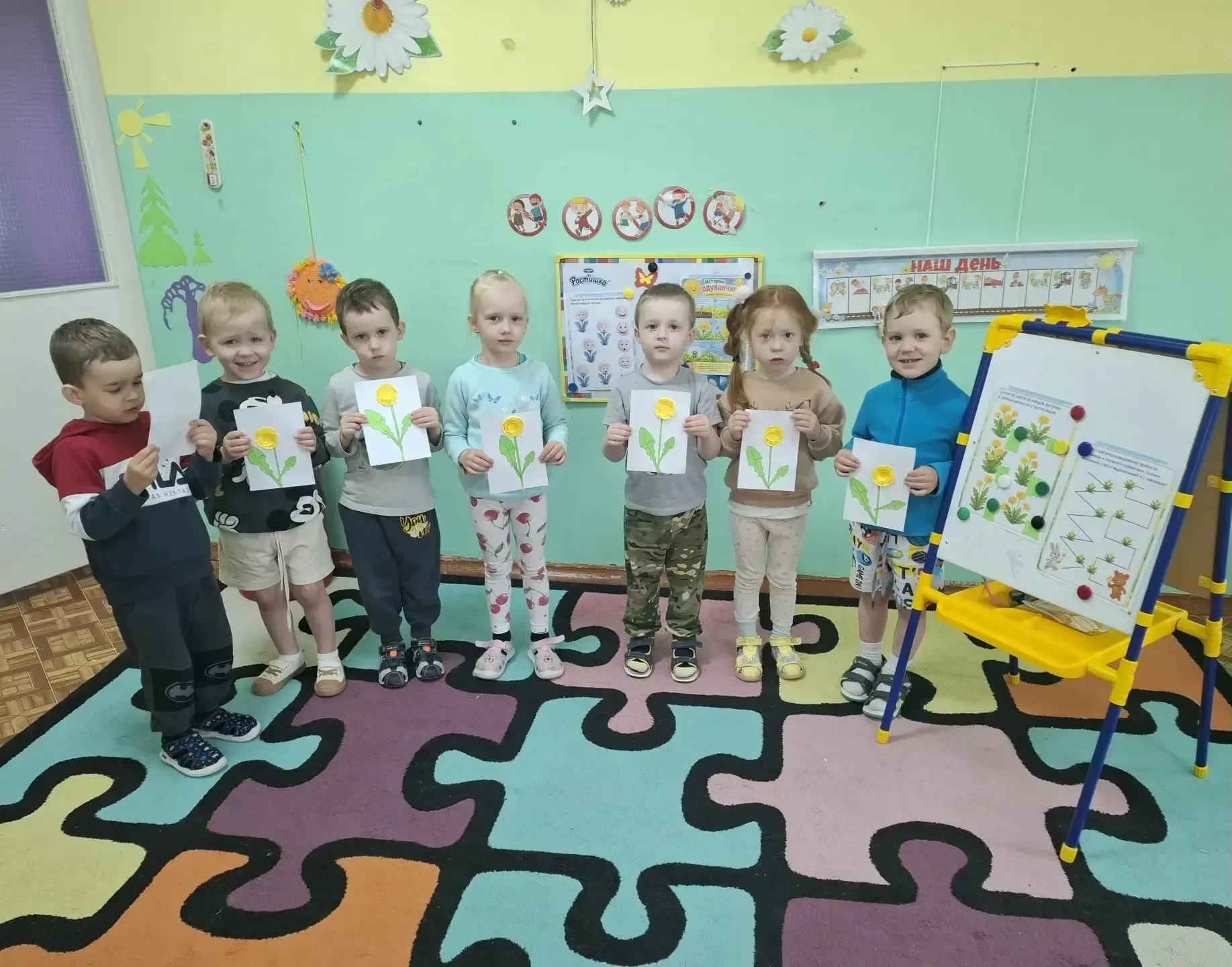 День одуванчика - это еще один повод порадоваться ярким краскам весны, ощутить тепло, а заодно приоб
