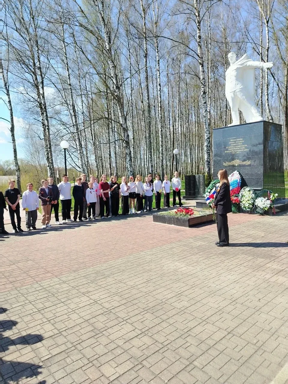 В преддверии великого праздника — Дня Победы, ученики 5а и 10а классов Красноткацкой школы присоедин