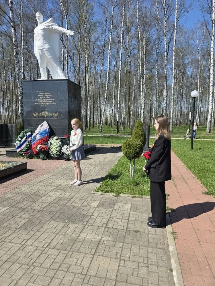 В преддверии великого праздника — Дня Победы, ученики 5а и 10а классов Красноткацкой школы присоедин