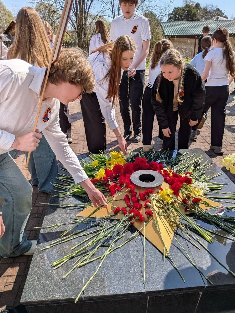 В преддверии великого праздника — Дня Победы, ученики 5а и 10а классов Красноткацкой школы присоедин