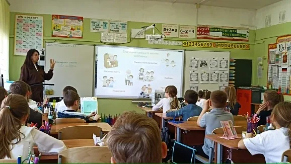 Перед  Днем семьи (15 мая) педагог-психолог Желецкая Р.В. провела урок во 2в классе.  Ребята говорил