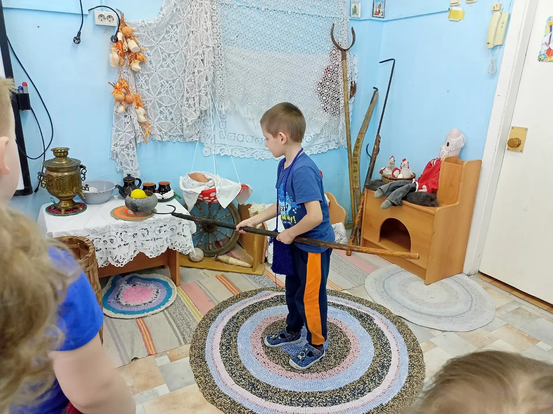 Клубный час "Вчера и сегодня" (об эволюции предметов быта русской избы) Хранительница музея "Русская