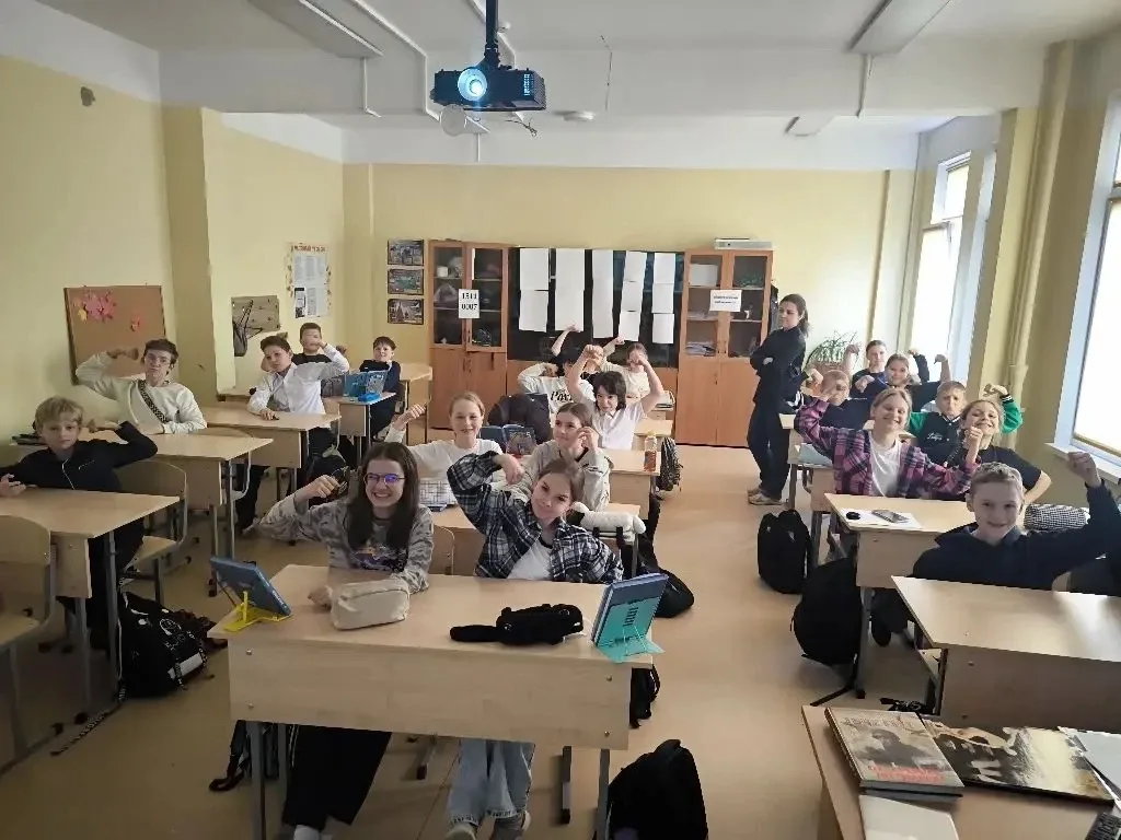 15 мая в 5э классе прошел увлекательный классный час, посвященный футболу! ⚽️ Мы обсудили знаменитые