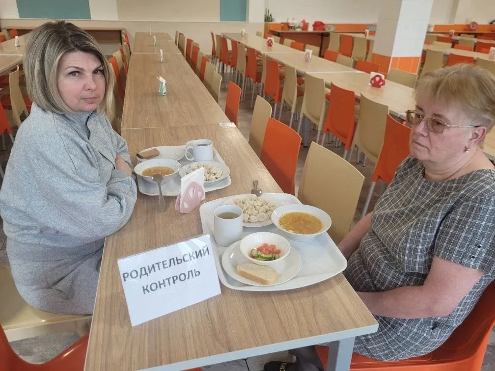В рамках реализации проекта "Родительский контроль"  родители учащихся 10-11-ых классов посетили шко