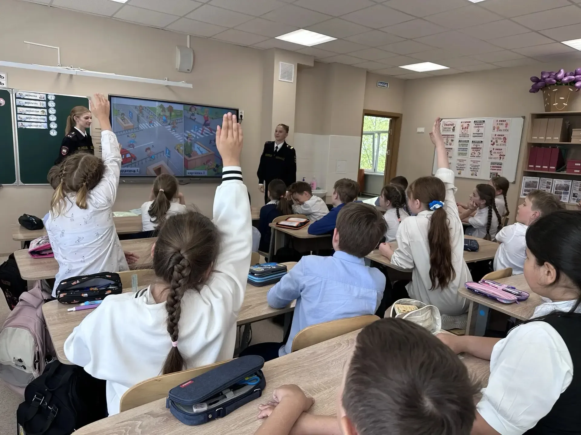 🚗✨ Классный час по ПДД: весело и полезно! ✨🚦  13 мая у ребят 3в класса прошёл увлекательный классный