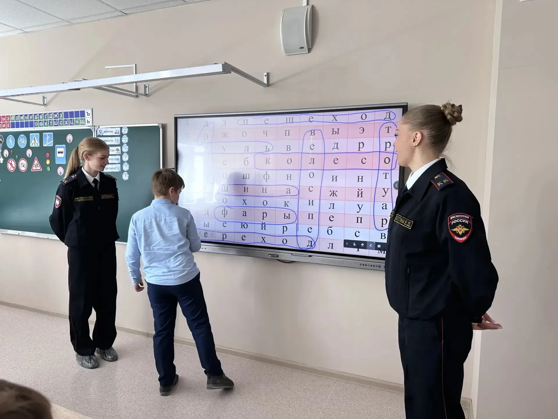 🚗✨ Классный час по ПДД: весело и полезно! ✨🚦  13 мая у ребят 3в класса прошёл увлекательный классный