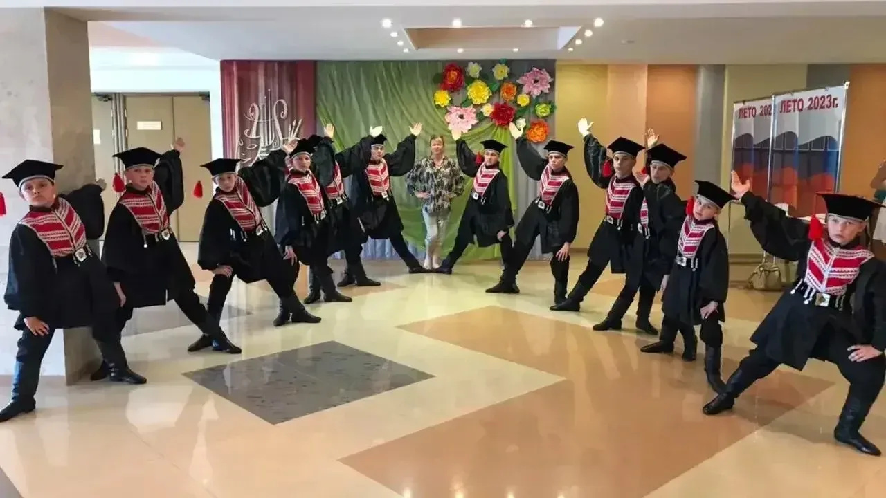 🔥 ОТКРЫТ НАБОР В АНСАМБЛЬ НАРОДНОГО ТАНЦА «РОДНИК»!  Приглашаем мальчиков и девочек в дружный коллек