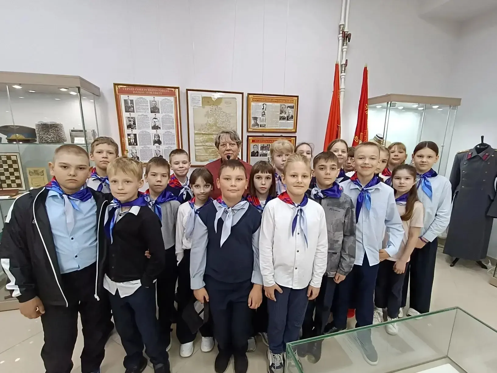 18 мая - Всемирный день музеев!   Ученики 3Б класса вместе с классным руководителем Еленой Владимиро
