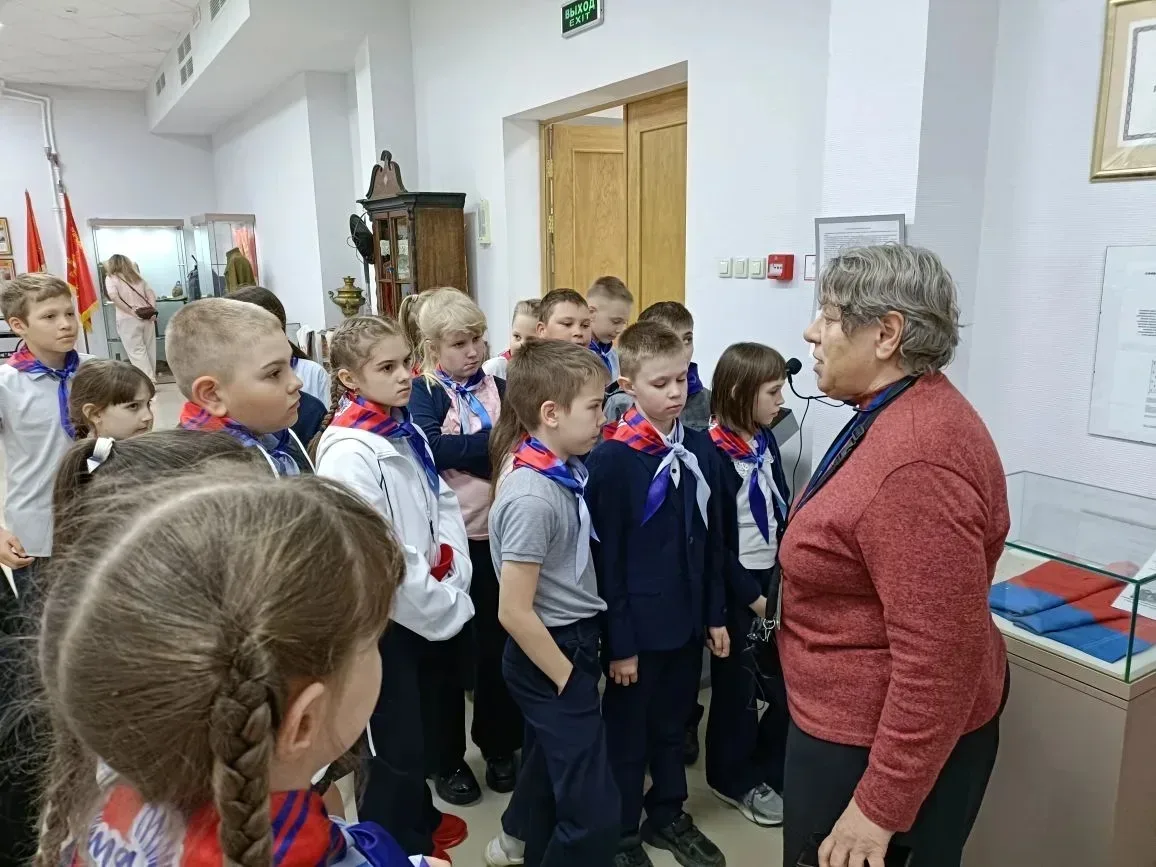 18 мая - Всемирный день музеев!   Ученики 3Б класса вместе с классным руководителем Еленой Владимиро