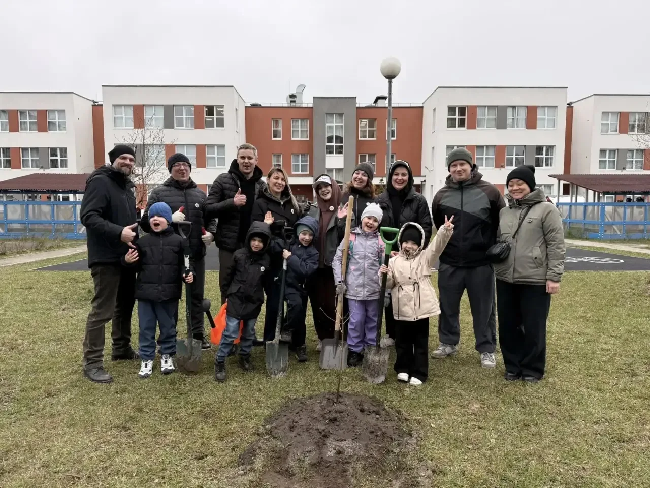 🌳Сегодня в нашем детском саду прошёл настоящий праздник труда — городской субботник!  Наша территори