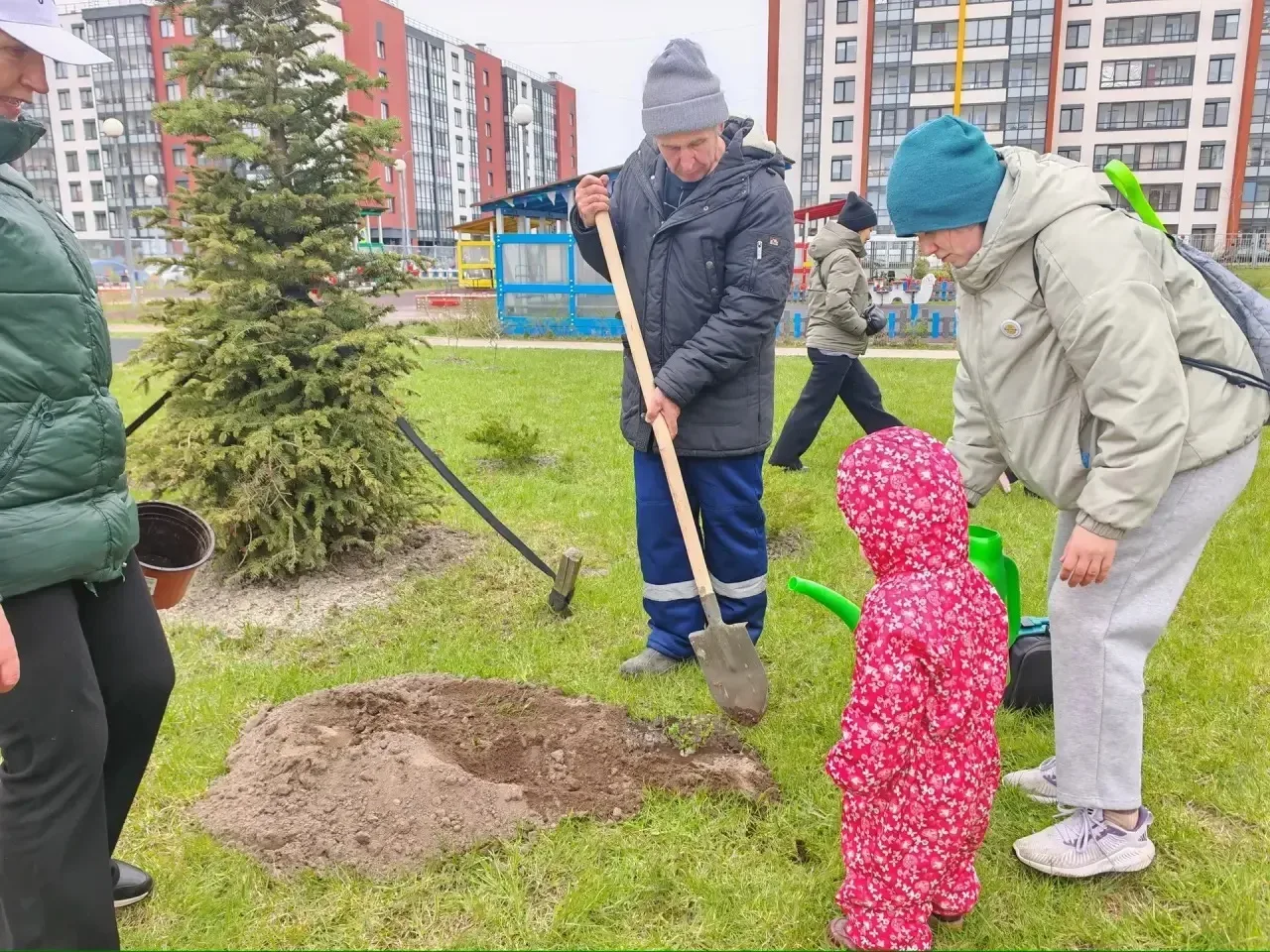 🌳Сегодня в нашем детском саду прошёл настоящий праздник труда — городской субботник!  Наша территори