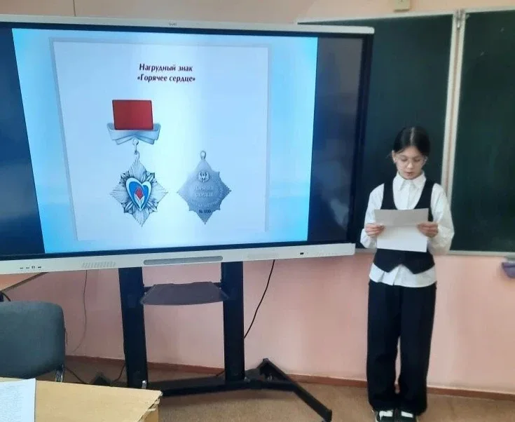 🇷🇺  УРОК МУЖЕСТВА 🇷🇺  В 5а и 5г классах прошел Урок мужества, который направлен на формирование у об