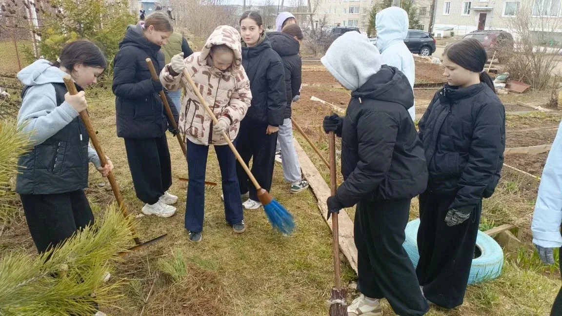 🧹🌿 Чистота начинается с нас!   В преддверии Первомая ученики средней школы города Нолинска доказали,