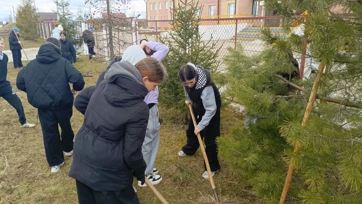 🧹🌿 Чистота начинается с нас!   В преддверии Первомая ученики средней школы города Нолинска доказали,