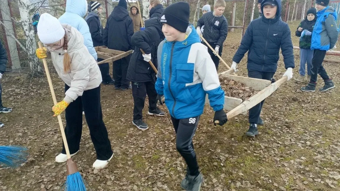 🧹🌿 Чистота начинается с нас!   В преддверии Первомая ученики средней школы города Нолинска доказали,