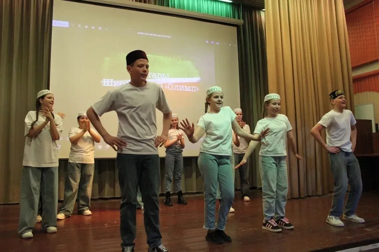 🎉 Танцпол везде: наша школа блеснула на фестивале народов России!  Наши талантливые ученики приняли 