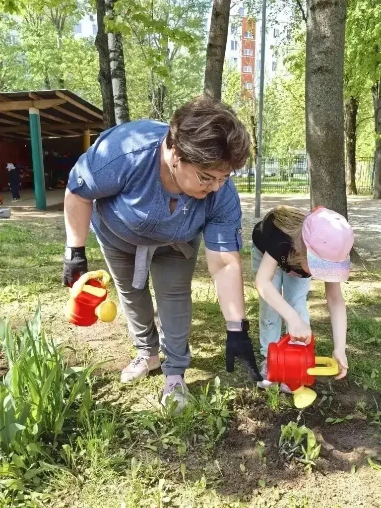 Ребята из группы «Смешарики» вместе с воспитателем Оксаной Витальевной Носковой приняли участие в по