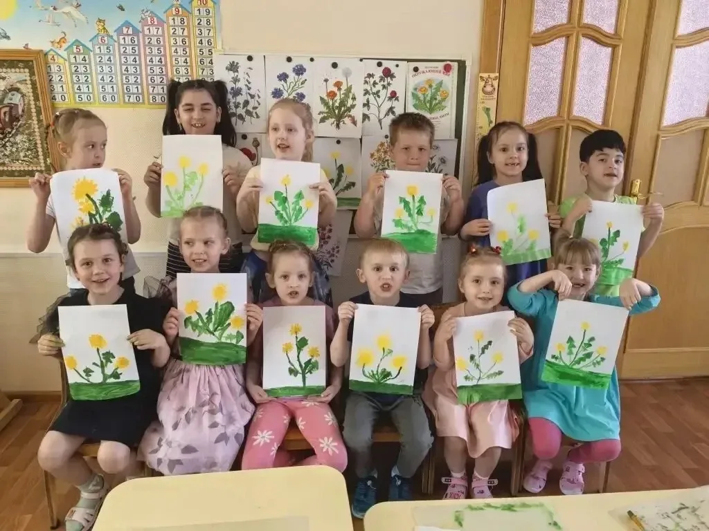 🌼 В День одуванчика ребята в детском саду познакомились с этим ярким весенним цветком поближе.  🎨 Де