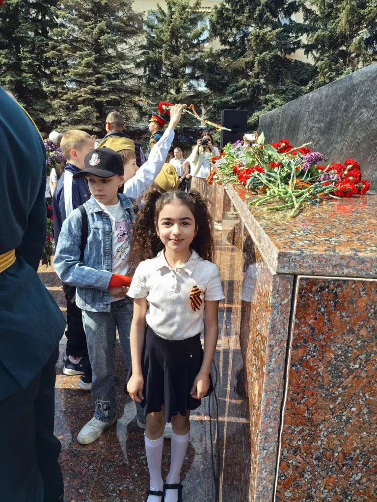 81-я годовщина Великой Победы 🕊️   Наши Юнармейцы в день Великой Победы приняли участие в торжествен