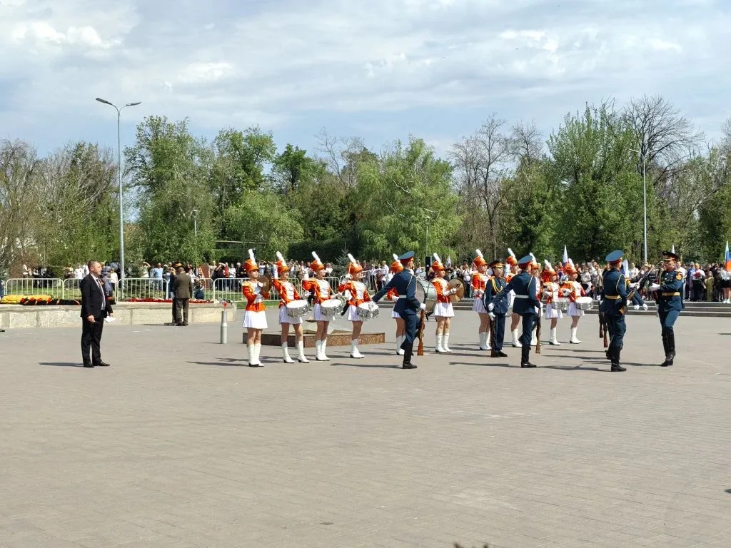 81-я годовщина Великой Победы 🕊️   Наши Юнармейцы в день Великой Победы приняли участие в торжествен