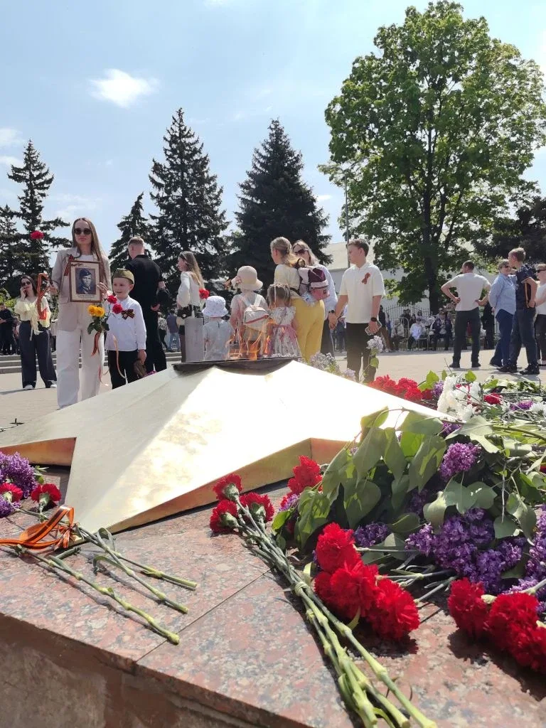 81-я годовщина Великой Победы 🕊️   Наши Юнармейцы в день Великой Победы приняли участие в торжествен