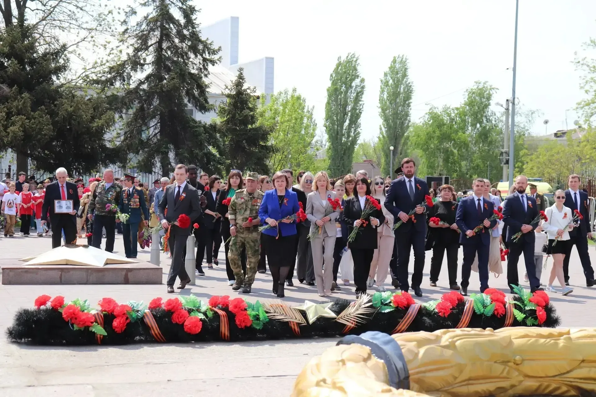 81-я годовщина Великой Победы 🕊️   Наши Юнармейцы в день Великой Победы приняли участие в торжествен