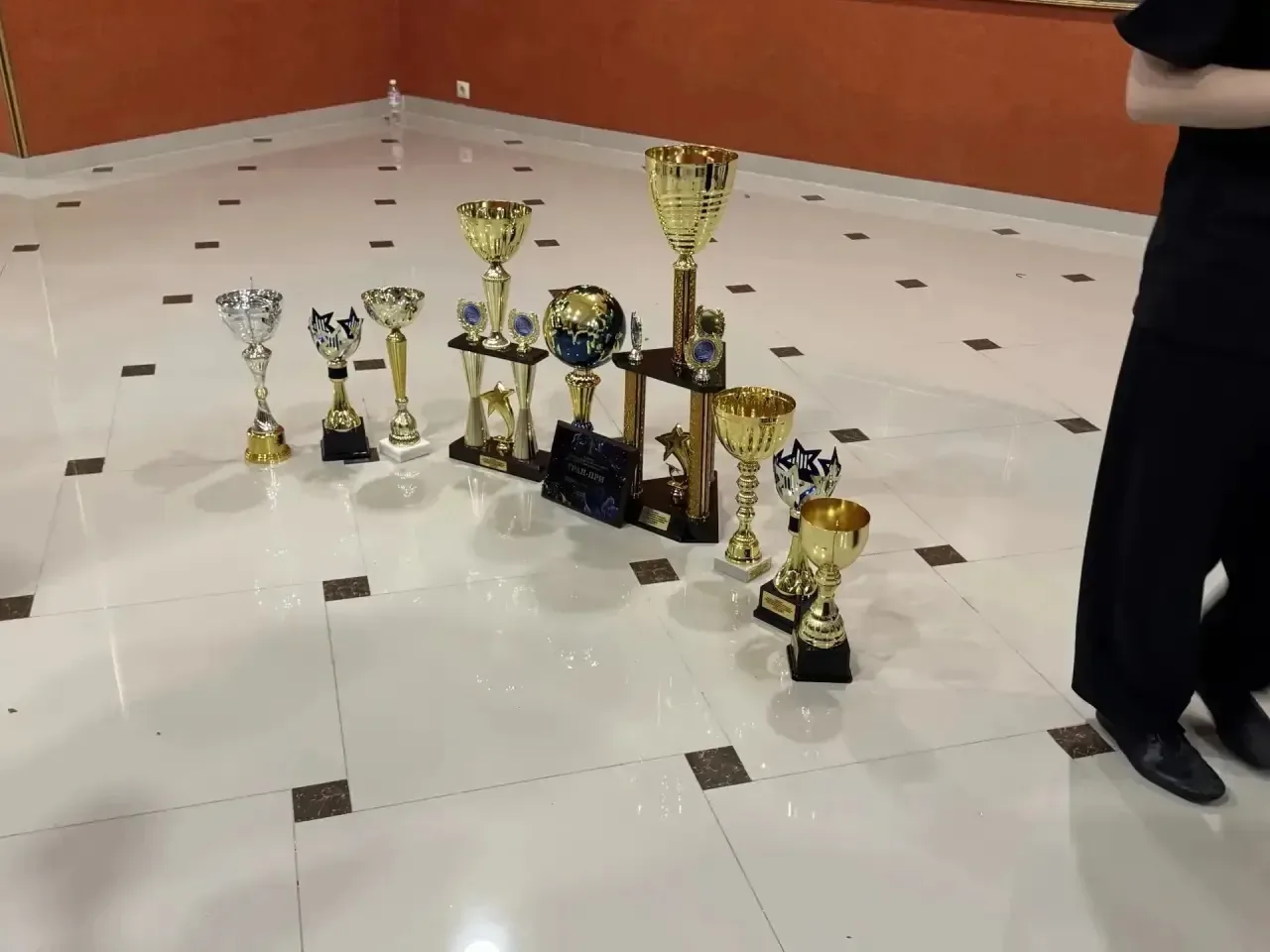 ✨ Поздравляем учениц 1-Б класса Александру Кравцову, Ульяну Стародубцеву и  ученицу 6-В класса Журав