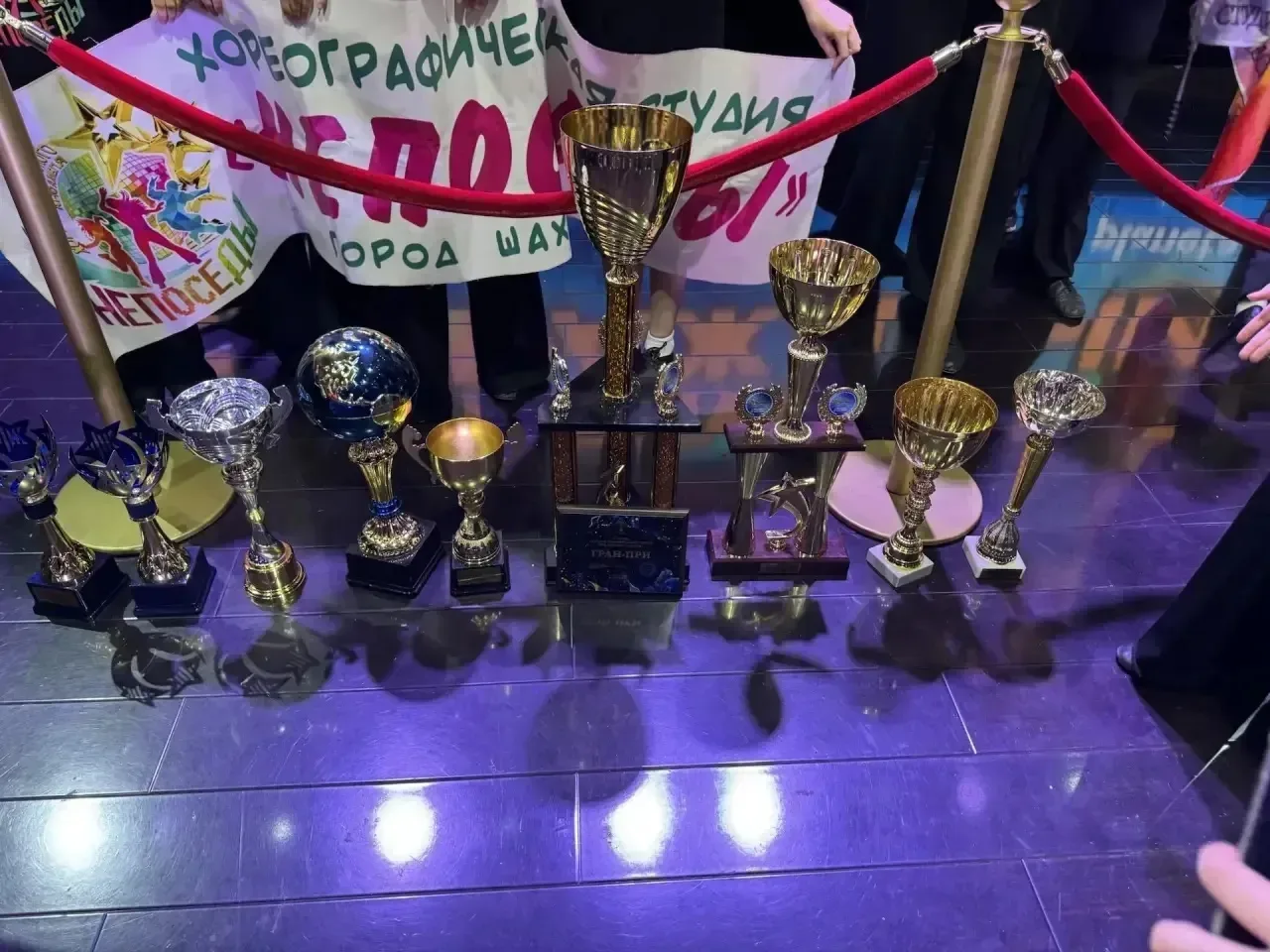 ✨ Поздравляем учениц 1-Б класса Александру Кравцову, Ульяну Стародубцеву и  ученицу 6-В класса Журав