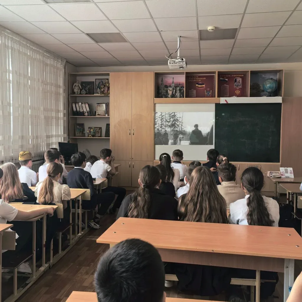 🎞️ В нашем лицее прошёл просмотр документального фильма «Командовать парадом будет он: история одног