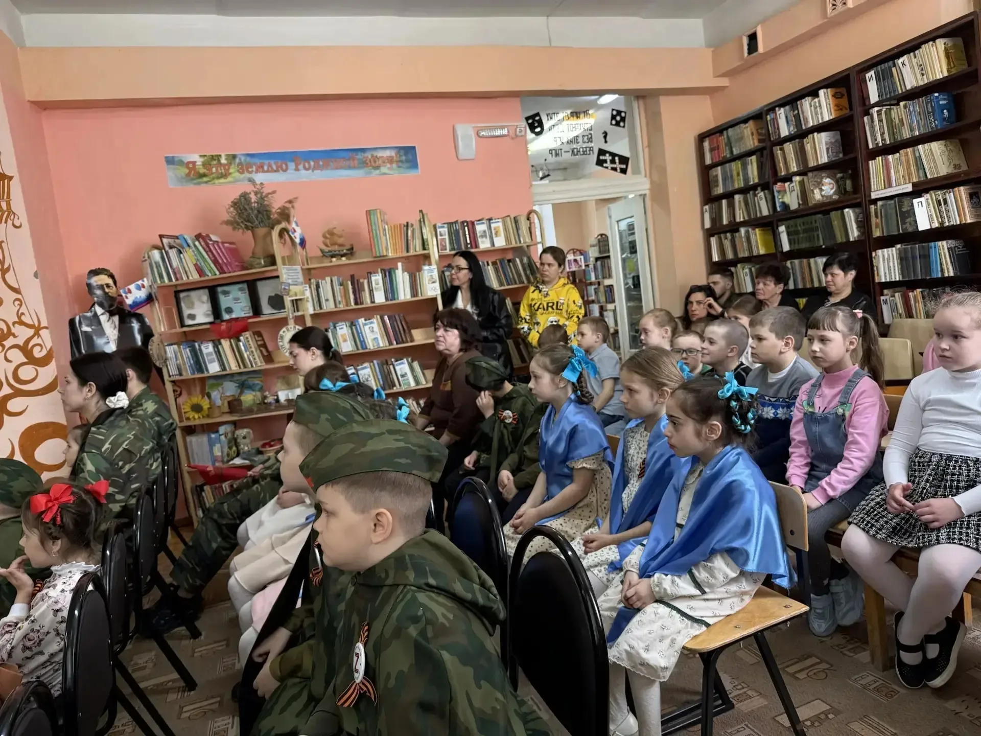 🕊️ Мы помним, мы гордимся: патриотическая композиция в библиотеке имени Н. К. Крупской  В Детской го