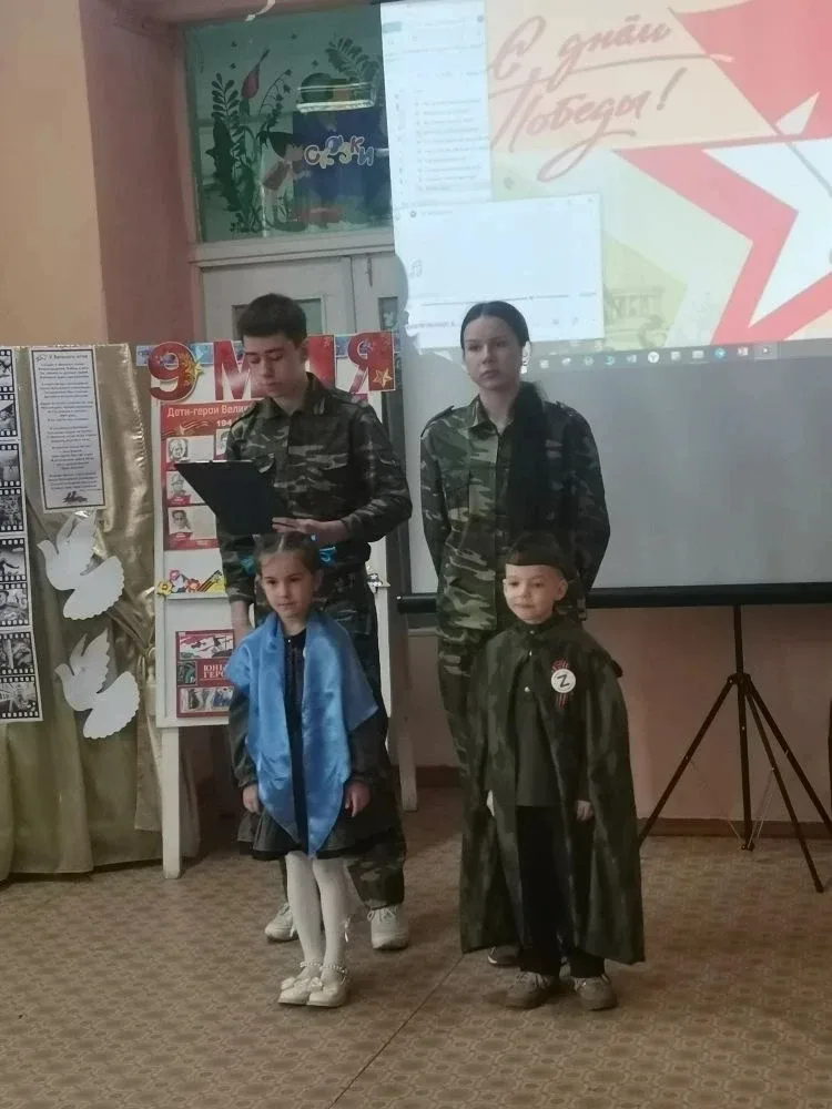 🕊️ Мы помним, мы гордимся: патриотическая композиция в библиотеке имени Н. К. Крупской  В Детской го