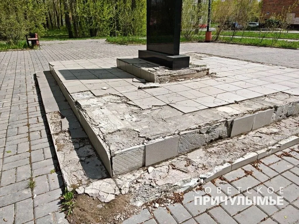 Постамент памятника в сквере у школы № 14 разрушается  На аварийное состояние подножия памятного мес