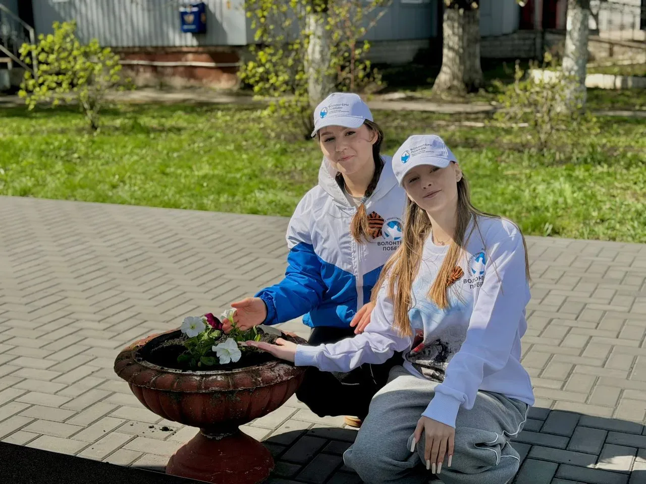 Всероссийский субботник: забота о памяти поколений  В рамках проведения Всероссийского субботника об