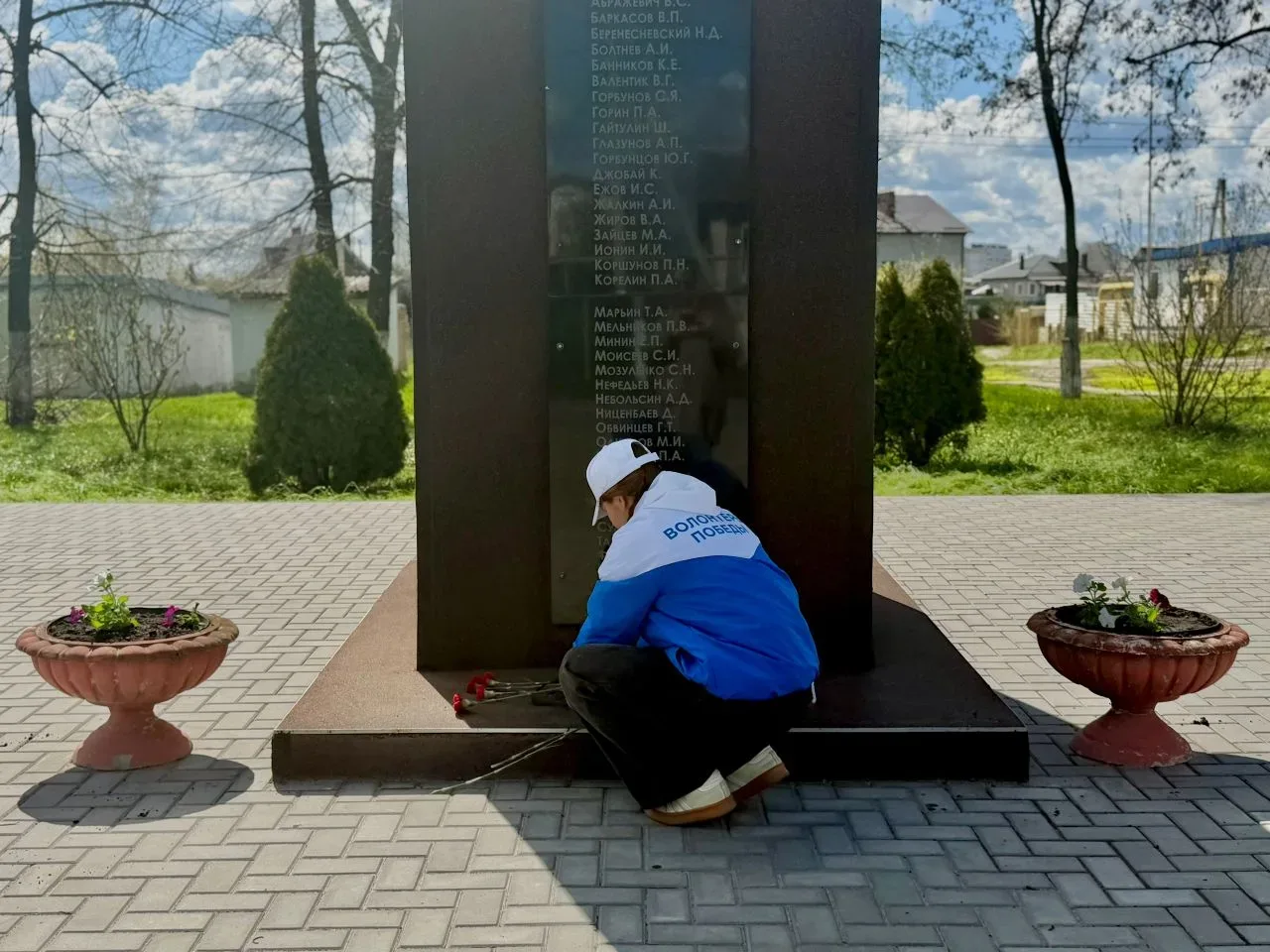 Всероссийский субботник: забота о памяти поколений  В рамках проведения Всероссийского субботника об