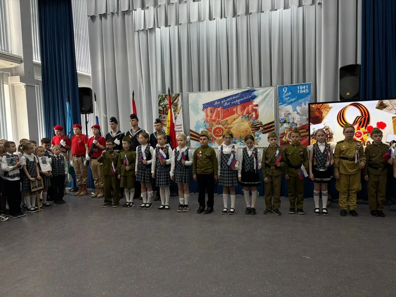 🇷🇺Линейка, посвящённая Дню Победы в Великой Отечественной войне среди 1-3классов🇷🇺  В преддверии 9 м
