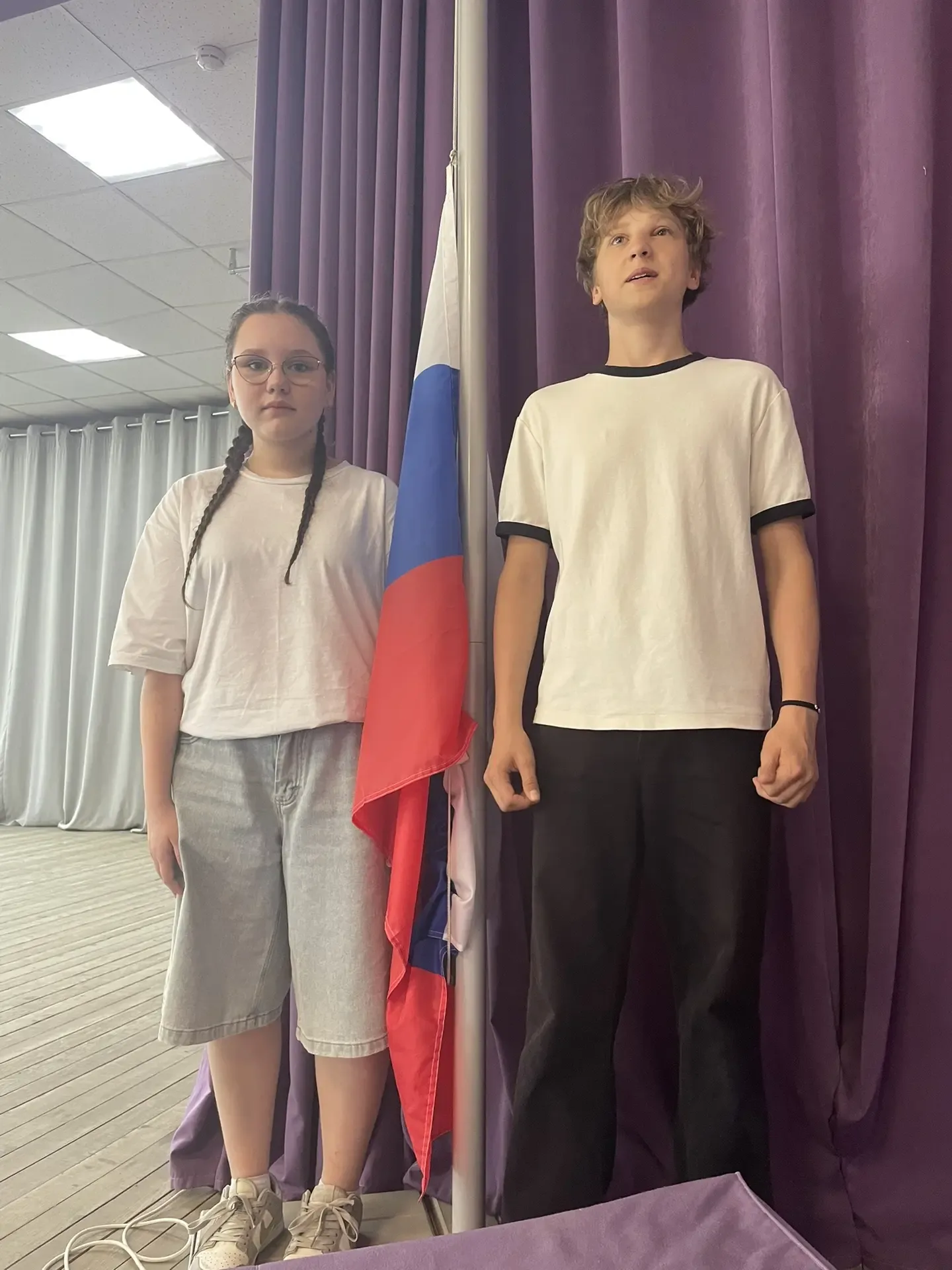 ТОРЖЕСТВЕННАЯ ЦЕРЕМОНИЯ СПУСКА ФЛАГА РФ ⚪🔵🔴    Традиционное завершение учебной недели в Тридцать Сед