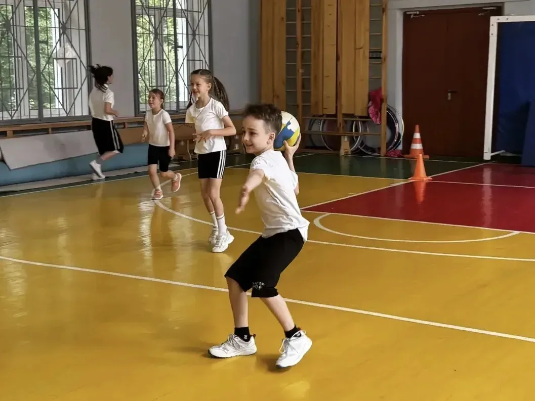 🏆 «Вызов Первых»: спортивные баталии 1–5 классов  🤸‍♀️ 21 мая в корпусах нашей школы с большим азарт