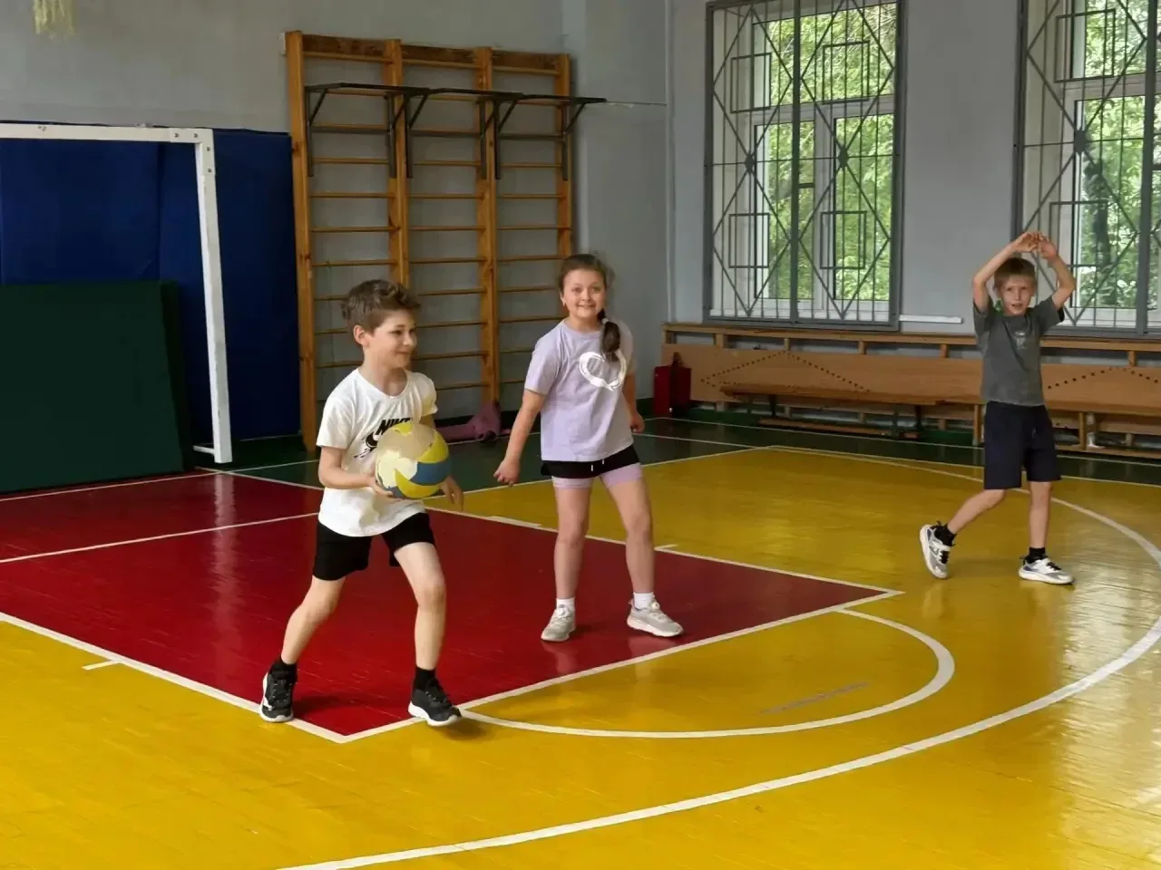 🏆 «Вызов Первых»: спортивные баталии 1–5 классов  🤸‍♀️ 21 мая в корпусах нашей школы с большим азарт