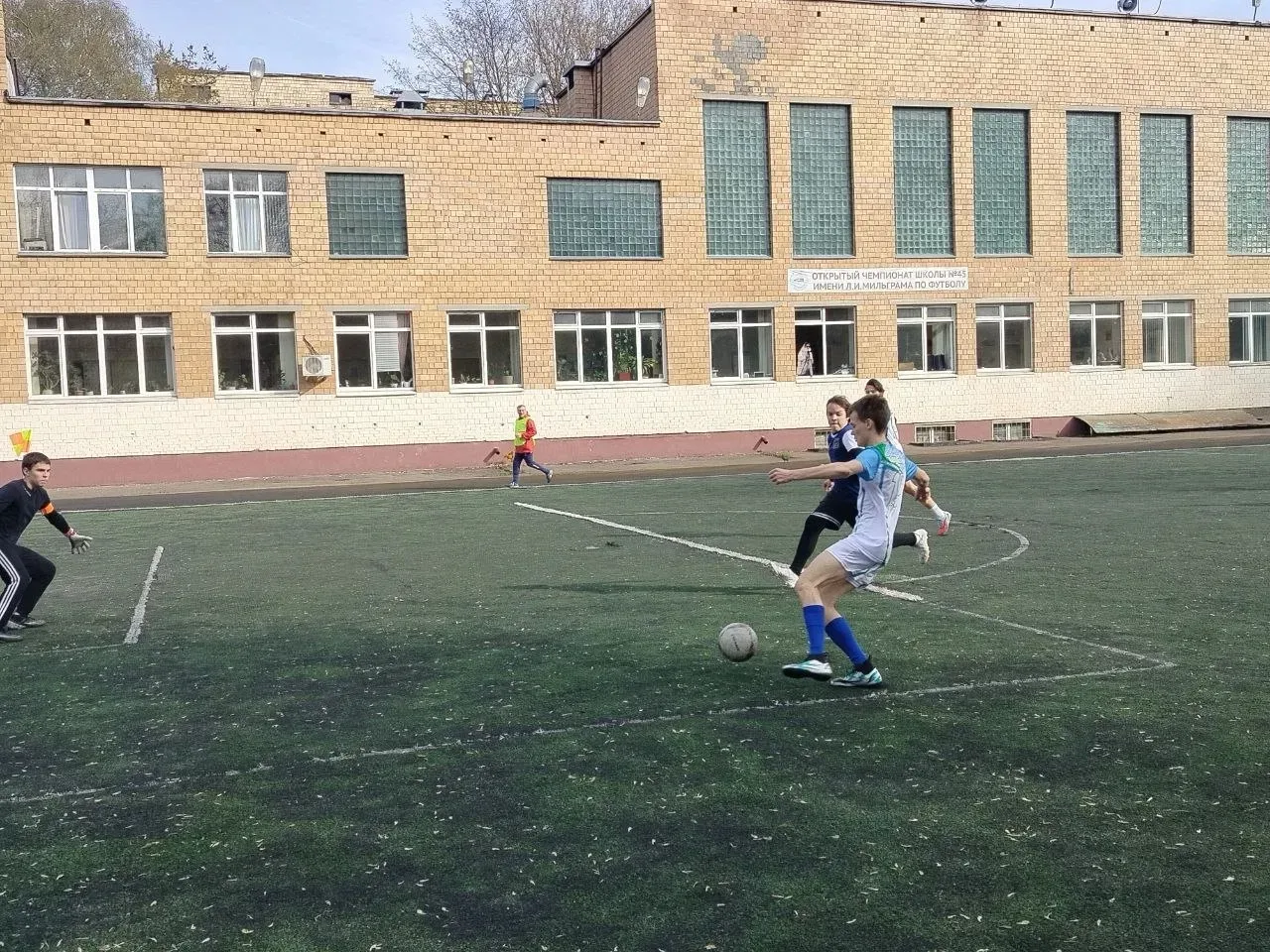 Серия побед в XVII Чемпионате школы 45 ⚽️🔥  XVII Открытый Чемпионат школы 45 по футболу набирает обо