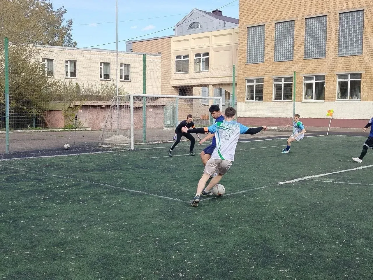 Серия побед в XVII Чемпионате школы 45 ⚽️🔥  XVII Открытый Чемпионат школы 45 по футболу набирает обо
