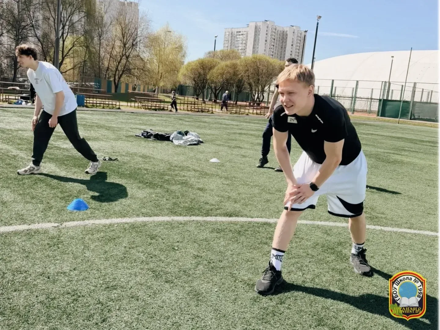 💪 Сдача норм ГТО  В школе прошла сдача уличных нормативов ГТО.  Участники продемонстрировали выносли