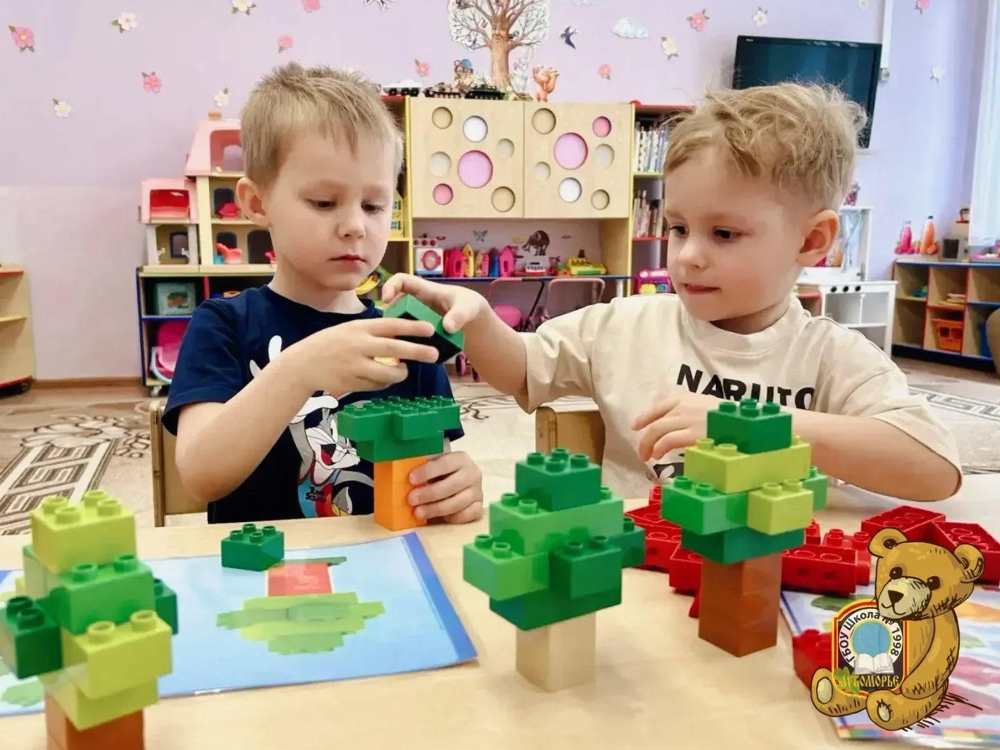 #ДайджестДошколят | Парад из LEGO 🎖️  Накануне Дня Победы воспитанники группы «Весёлые ребята» устро