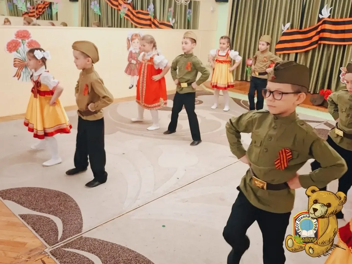 #ДайджестДошколят | Помним. Гордимся. Благодарим 🇷🇺  В билингвальной подготовительной группе «Золото